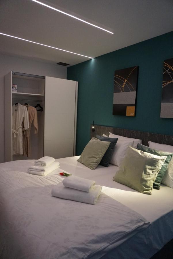 Korzo Suites Paceville San Giuliano Esterno foto