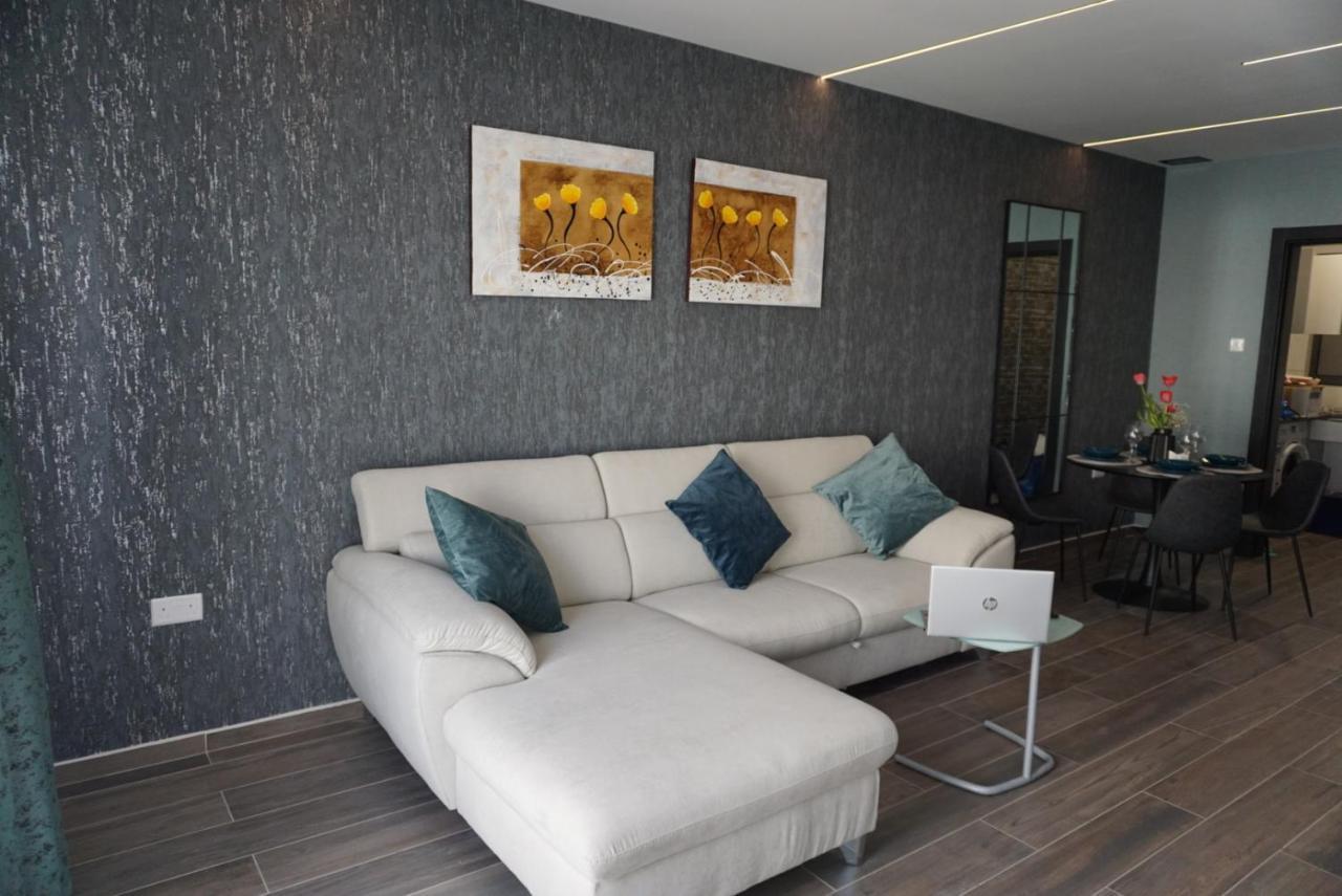 Korzo Suites Paceville San Giuliano Esterno foto