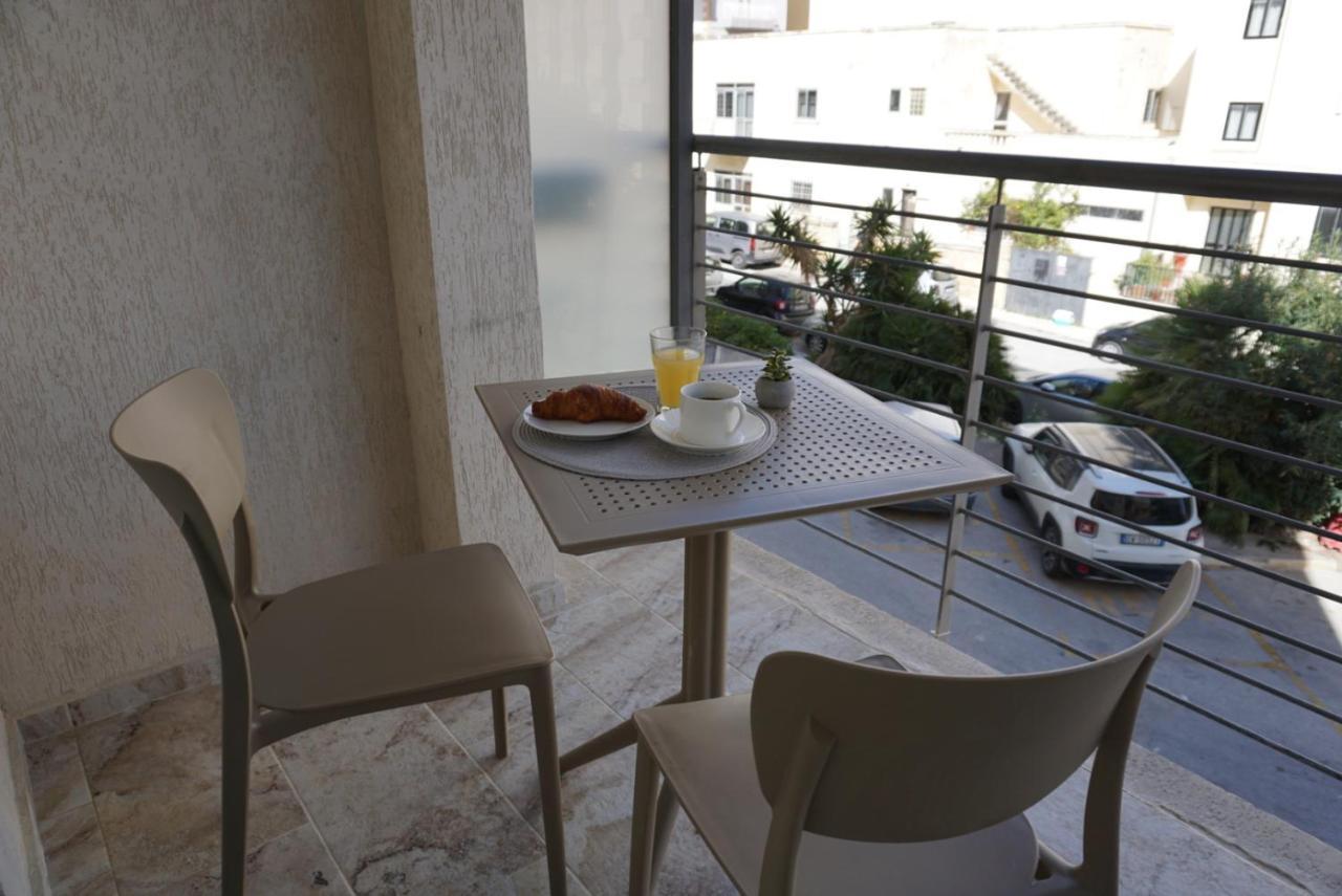 Korzo Suites Paceville San Giuliano Esterno foto